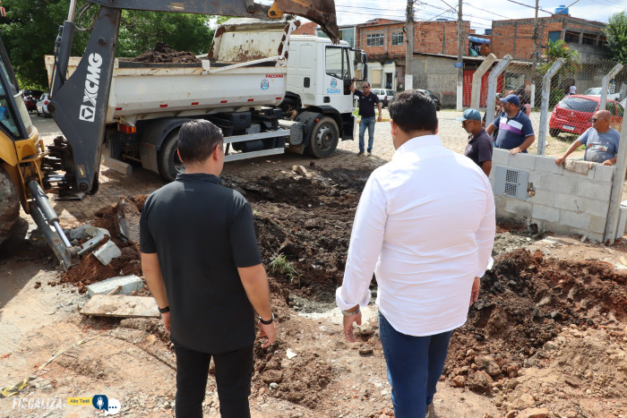 Prefeito e Rodrigo Ashiuchi vistoriam obra da nova entrada do Max Feffer