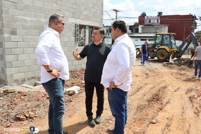 Prefeito e Rodrigo Ashiuchi vistoriam obra da nova entrada do Max Feffer