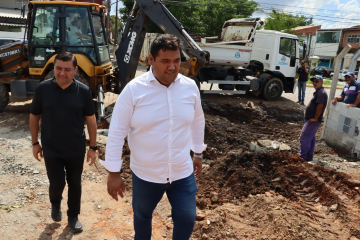 Prefeito e Rodrigo Ashiuchi vistoriam obra da nova entrada do Max Feffer