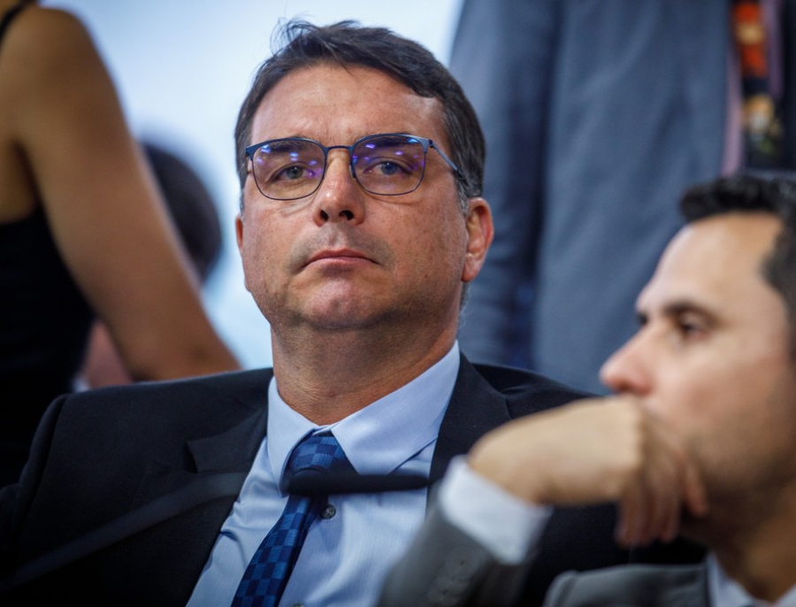 PL CONFIRMA FLÁVIO BOLSONARO PARA 2026 — E VALDEMAR SELA A DINASTIA NO COMANDO DO PARTIDO