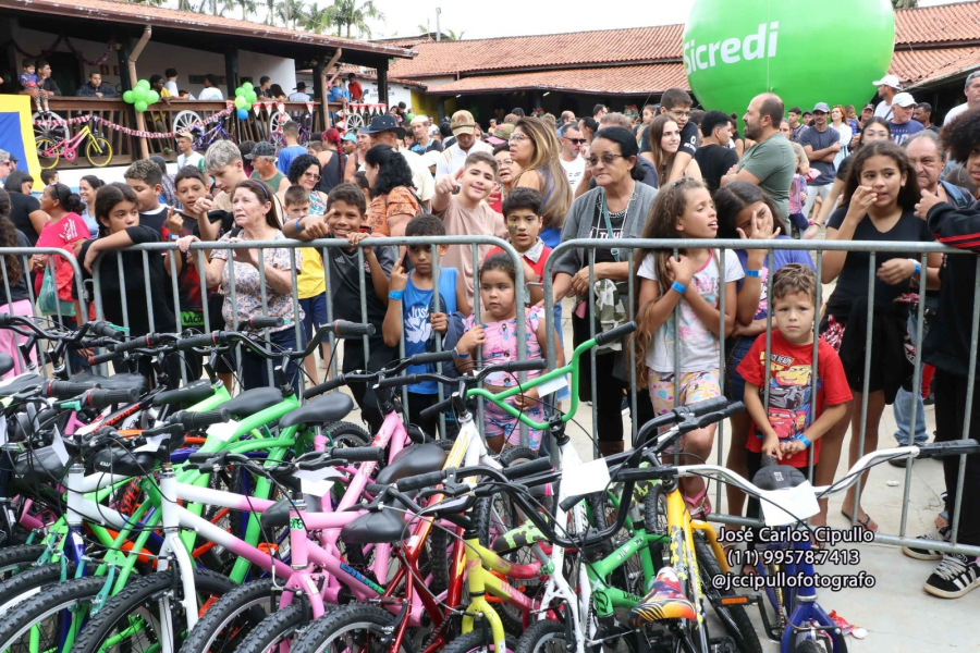 Festa de Natal da Tropa de Muares reúne 2.500 crianças e autoridades em ação solidária de grande impacto regional