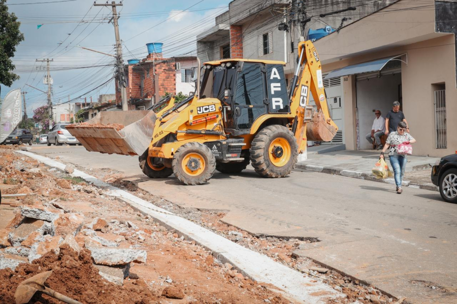 Secretaria de Obras realiza melhorias viárias na Vila Margarida