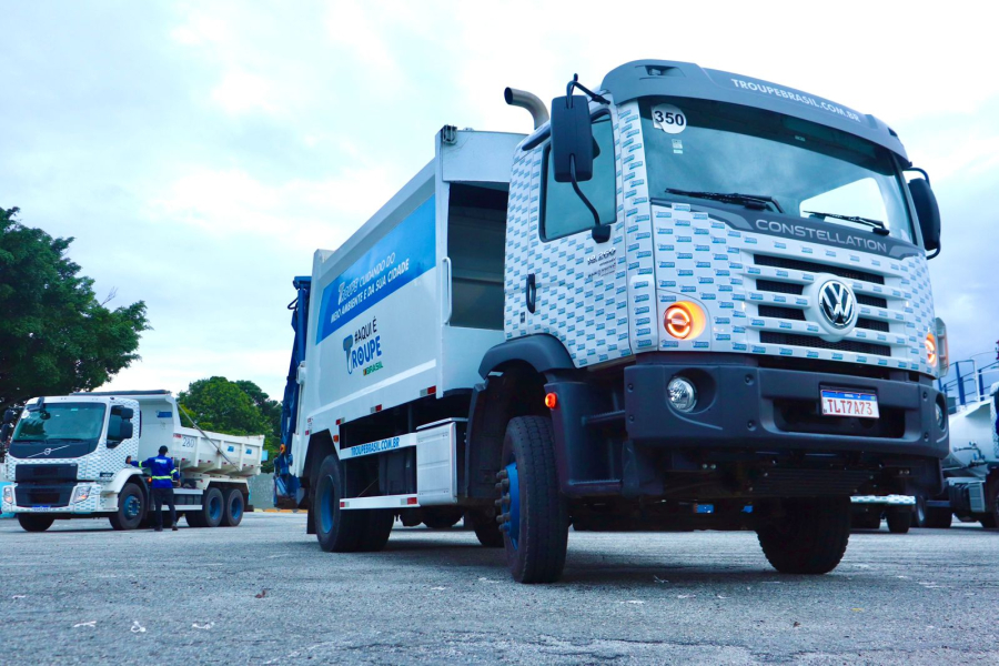 Coleta de lixo é retomada com 12 caminhões em seis bairros da cidade