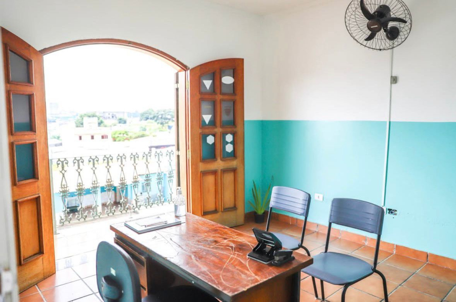 CAPS AD II oferece tratamento gratuito para alcoolismo com acolhimento e sem fila de espera em Ferraz