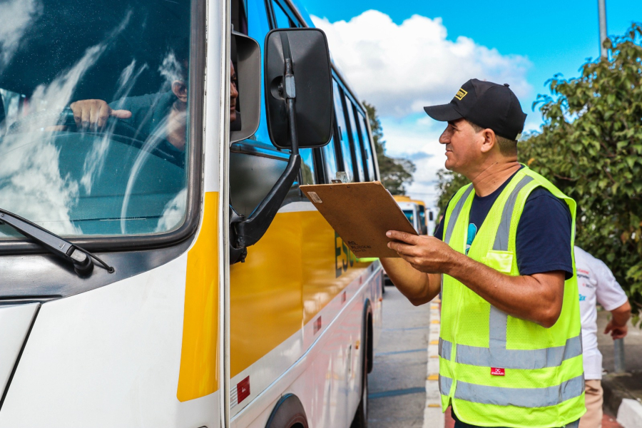 Prefeitura realiza vistoria de veículos escolares para renovação do alvará 2026