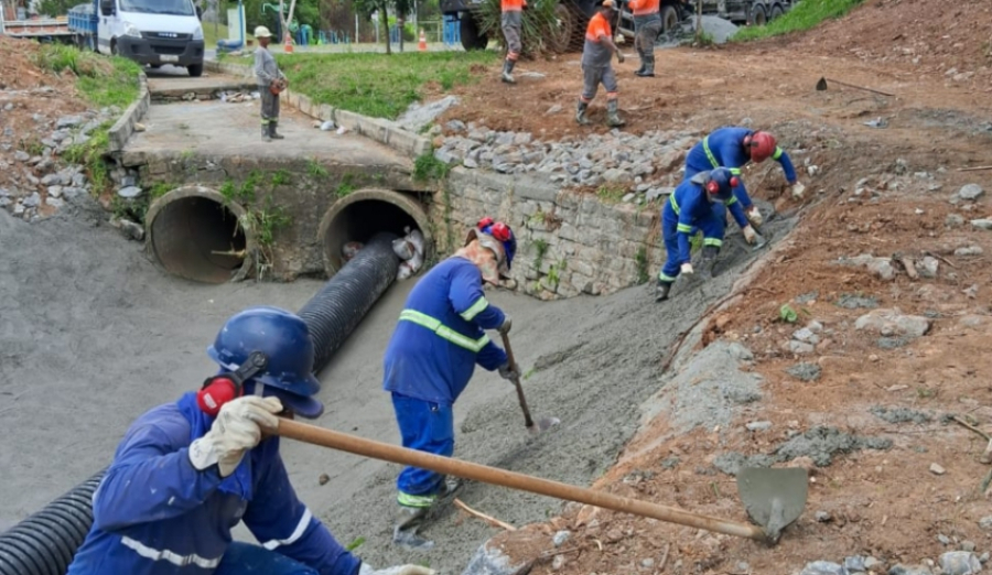 Concretagem finaliza serviços de manutenção e contenção do Córrego do Bovolenta