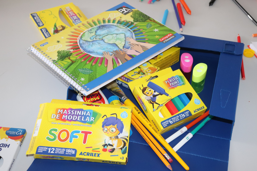 BIRITIBA - MATERIAIS ESCOLARES COMEÇAM A SER ENTREGUES NAS CRECHES MUNICIPAIS