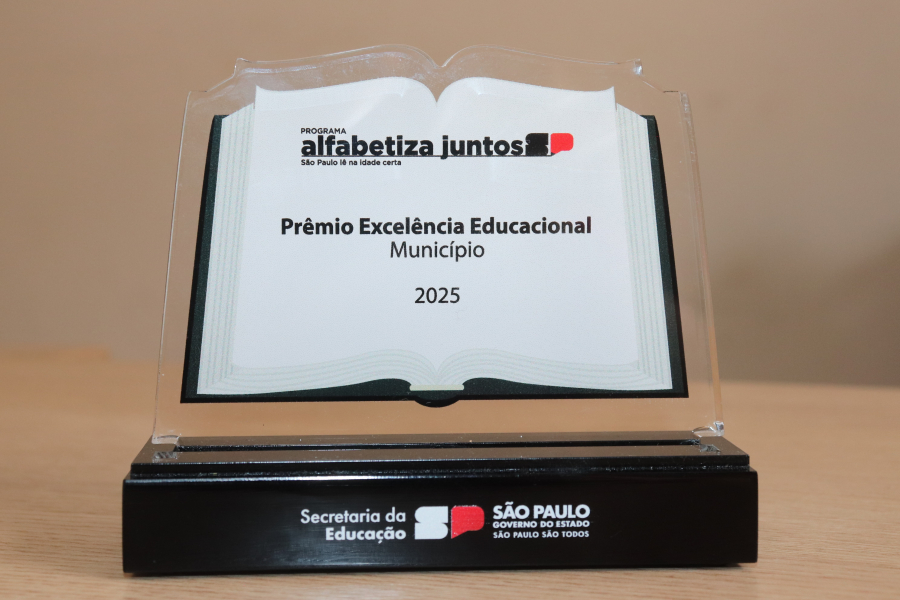 AS EMEFS REGINA CÉLIA E JOÃO CARDOSO CONQUISTAM O PRÊMIO “EXCELÊNCIA EDUCACIONAL” PELOS RESULTADOS DO SARESP 2025