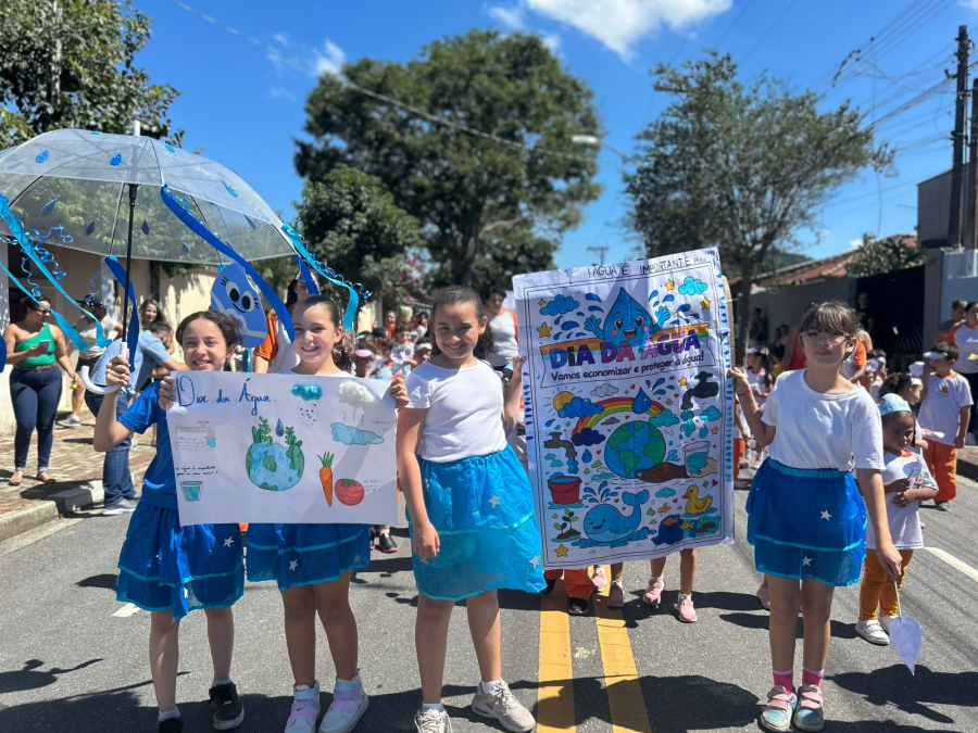 Alunos da Rede Municipal de Ensino de Guararema participam de passeata contra a dengue e em defesa da água