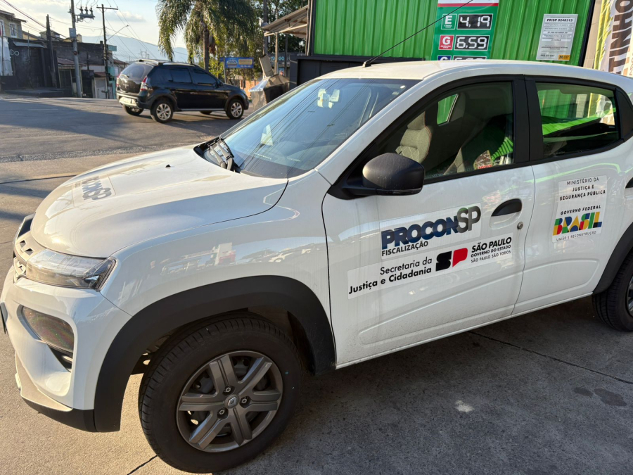 Procon de Arujá monitora preços de combustíveis e cobra transparência dos postos