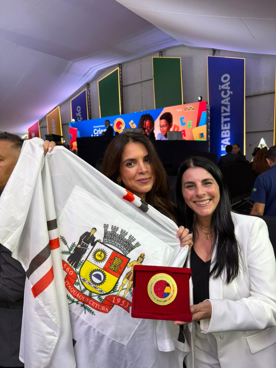 Educação de Itaquá participa da entrega do Selo Ouro de Alfabetização em Brasília