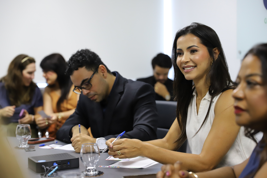 Câmara de Arujá concede Título de Cidadã a Clau Camargo, presidente do Fundo Social