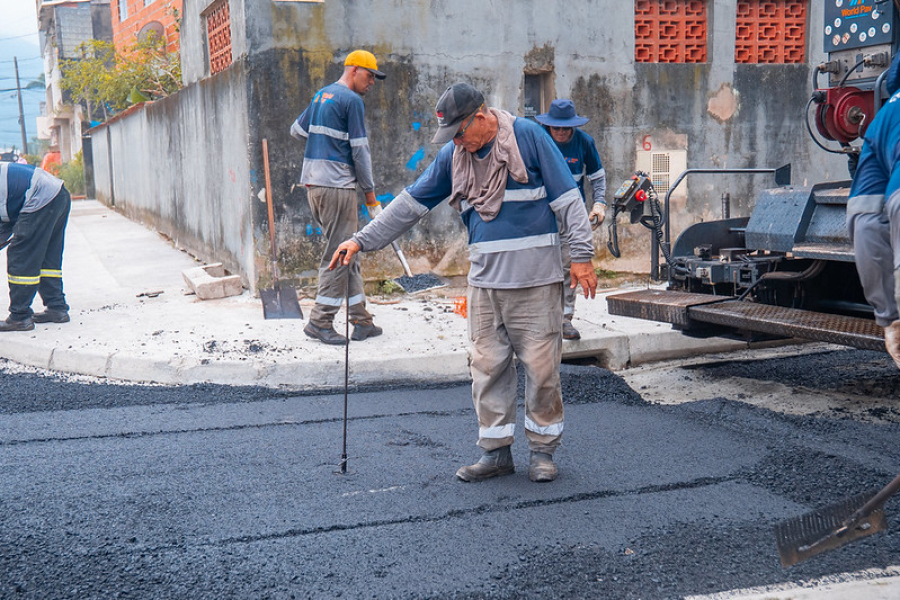 Bertioga avança com pavimentação no Maitinga e no núcleo Mangue Seco