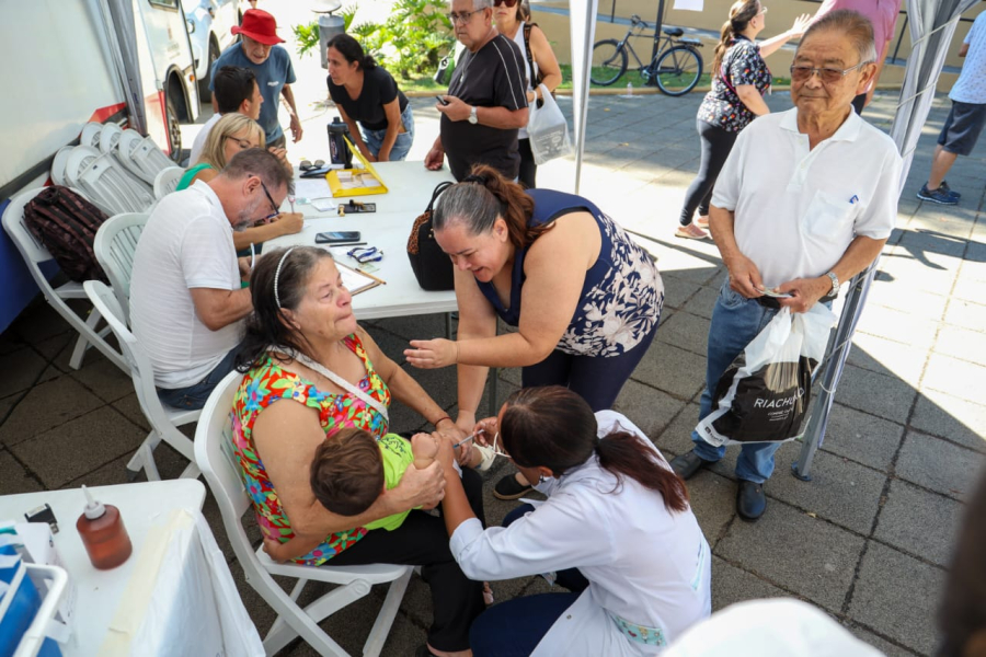Mogi Abraça o Centro” levou cultura, lazer e vacinação à Praça Oswaldo Cruz neste sábado (04/04)