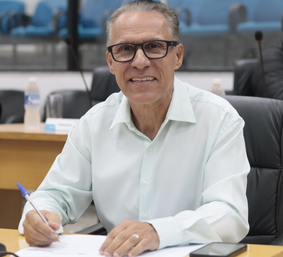 Nova lei obriga identificação de fiação aérea por cores em Suzano