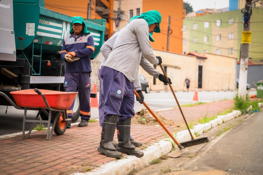 Prefeitura intensifica ações de zeladoria na Avenida Jânio Quadros