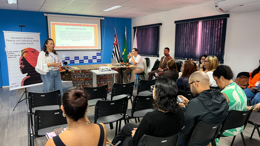 PREFEITURA DE ARUJÁ REALIZA EDIÇÃO DA JORNADA DE LETRAMENTO RACIAL PARA SERVIDORES DO PAÇO MUNICIPAL
