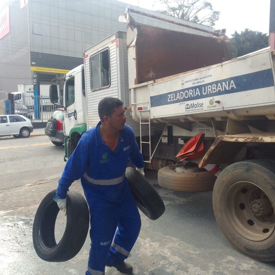Zeladoria em foco: Prefeitura de Arujá intensifica manutenção e serviços de limpeza na região do Emília e Estância Pacaembu