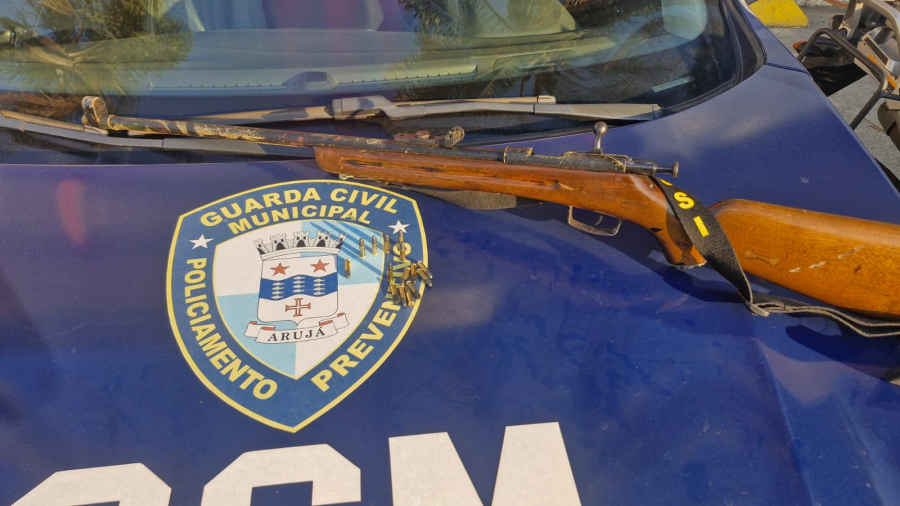 GCM de Arujá localiza motocicleta roubada e apreende arma de fogo no bairro Canjicas