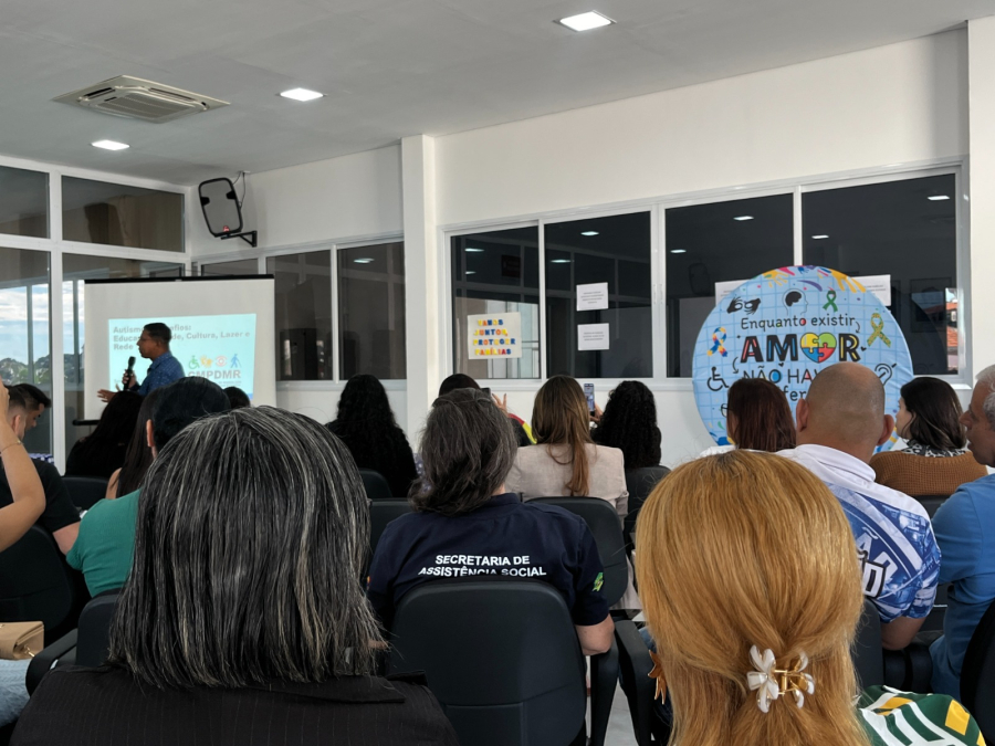 Câmara Municipal sediou Seminário Azul e reforçou a conscientização sobre o autismo