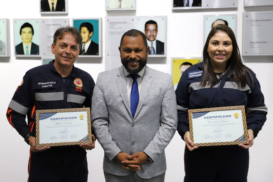 Câmara de Arujá homenageia enfermeiros do Samu