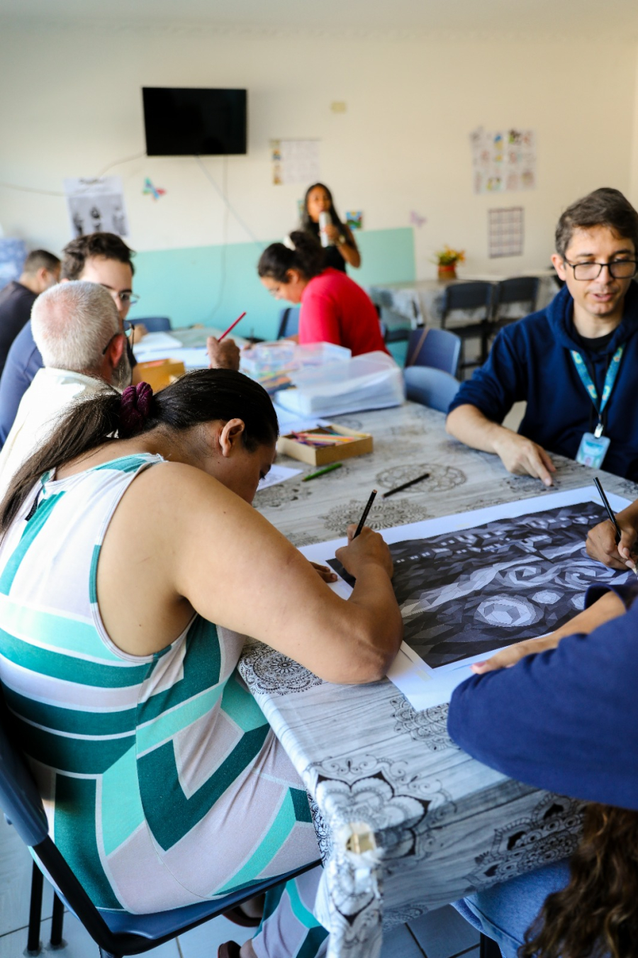 CAPS II de Ferraz promove oficina de artes como ferramenta terapêutica para pacientes