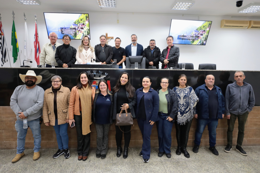 Verticalização em cemitérios municipais e falta de médicos especialistas são questionamentos de vereadores em audiência da Secretaria de Administração na Câmara de Suzano