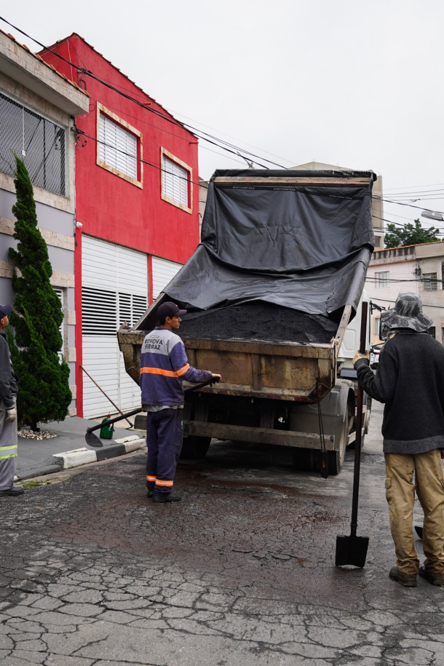 Prefeitura realiza operação tapa-buraco no Jardim Nossa Senhora do Caminho