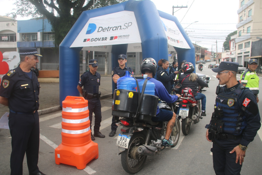 Em alusão ao ‘Maio Amarelo’, Santa Isabel realiza ação de conscientização para motociclistas