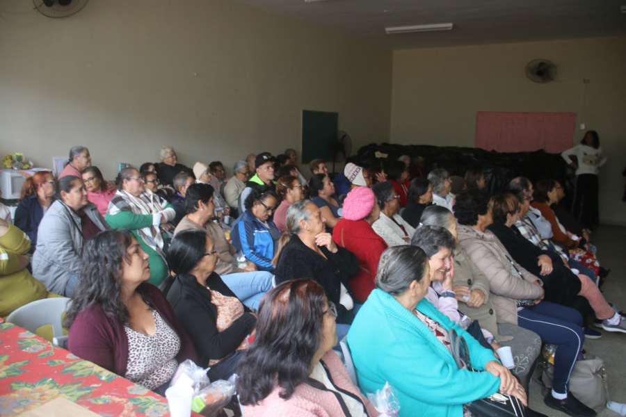 Prefeitura de Santa Isabel promove sessões de cinema para idosos