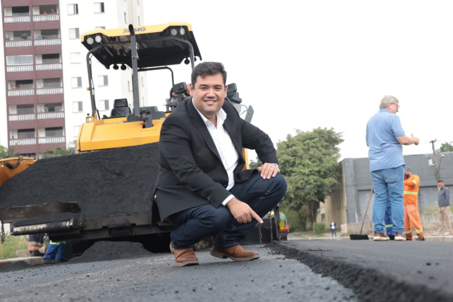 Aplicação de asfalto na Vila Figueira avança com obras na rua Shoichi Masuda