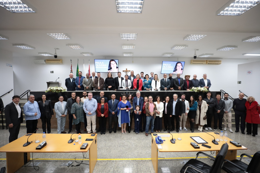 Servidora da Secretaria de Saúde Paula Oliveira recebe Medalha Suzano Brandão da Câmara de Suzano