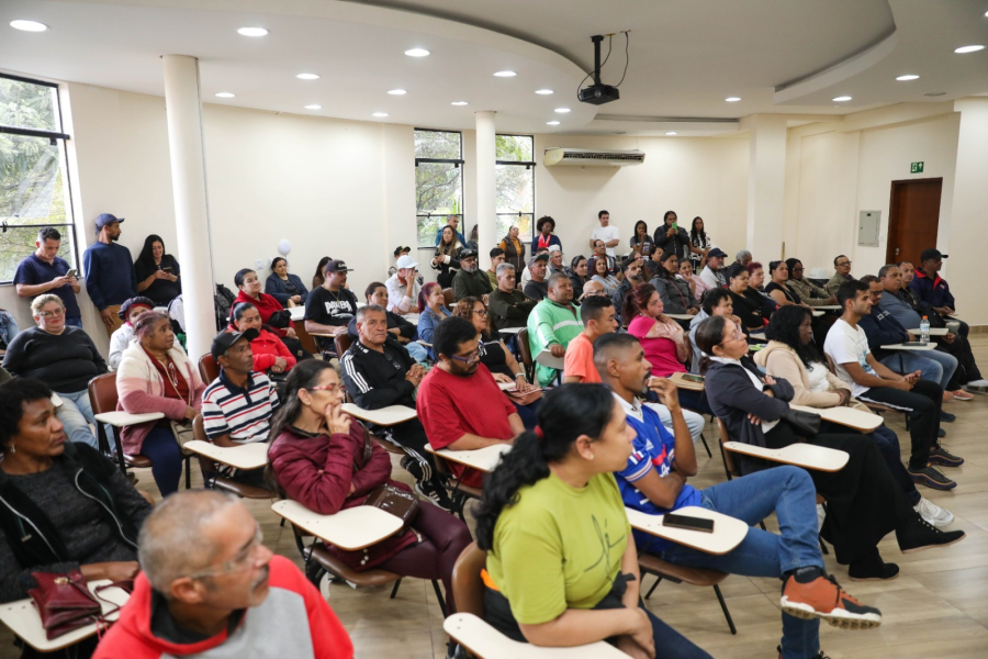 Secretaria de Desenvolvimento Econômico recebe beneficiários do Programa Operação Trabalho em Ferraz