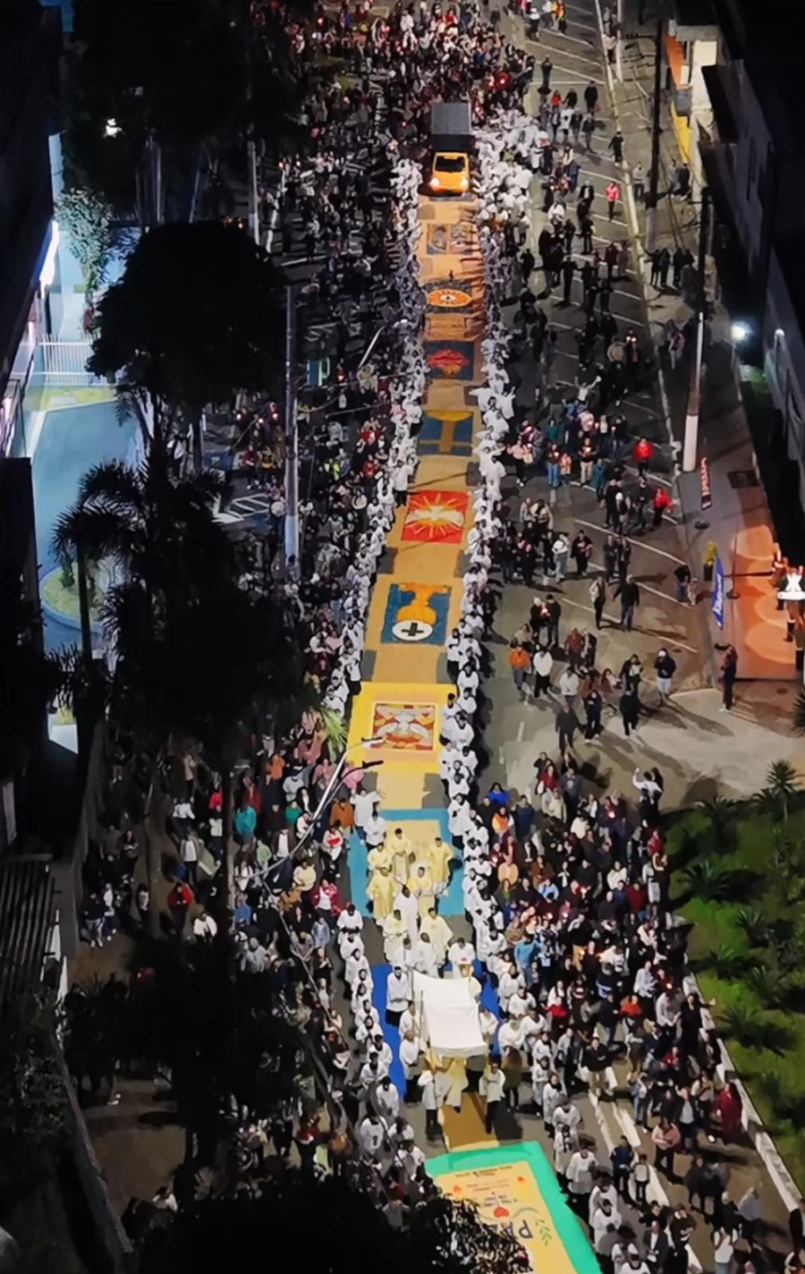 Corpus Christi reúne mais de 20 mil pessoas nas ruas e marca retomada da celebração no Centro de Poá