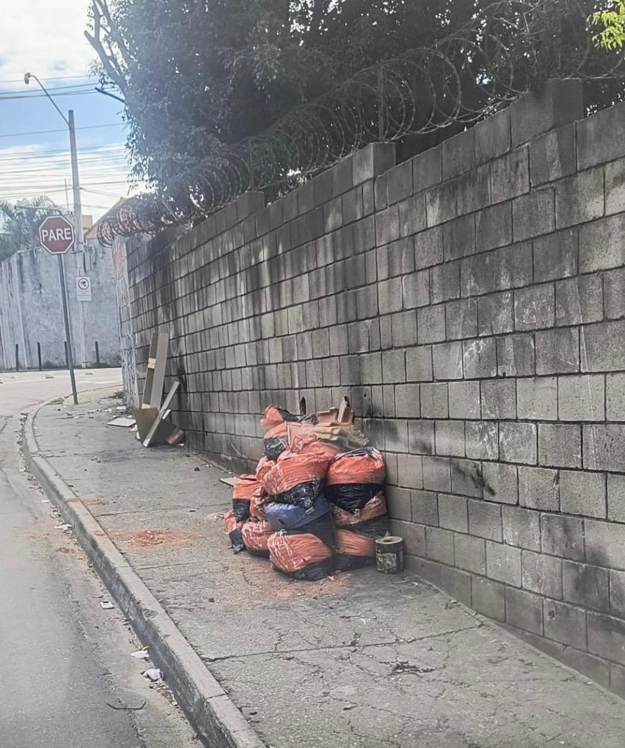 GCM DE FERRAZ DE VASCONCELOS AUTUA MAIS UM INFRATOR POR DESCARTE IRREGULAR DE RESÍDUOS NO JARDIM BARÃO