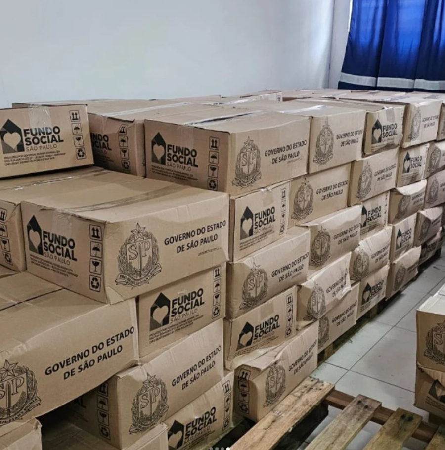 FUNDO SOCIAL DE SOLIDARIEDADE REALIZA ENTREGA DE CESTAS BÁSICAS E COBERTORES PARA FAMÍLIAS ATENDIDAS PELO PROGRAMA TRABALHO E RENDA