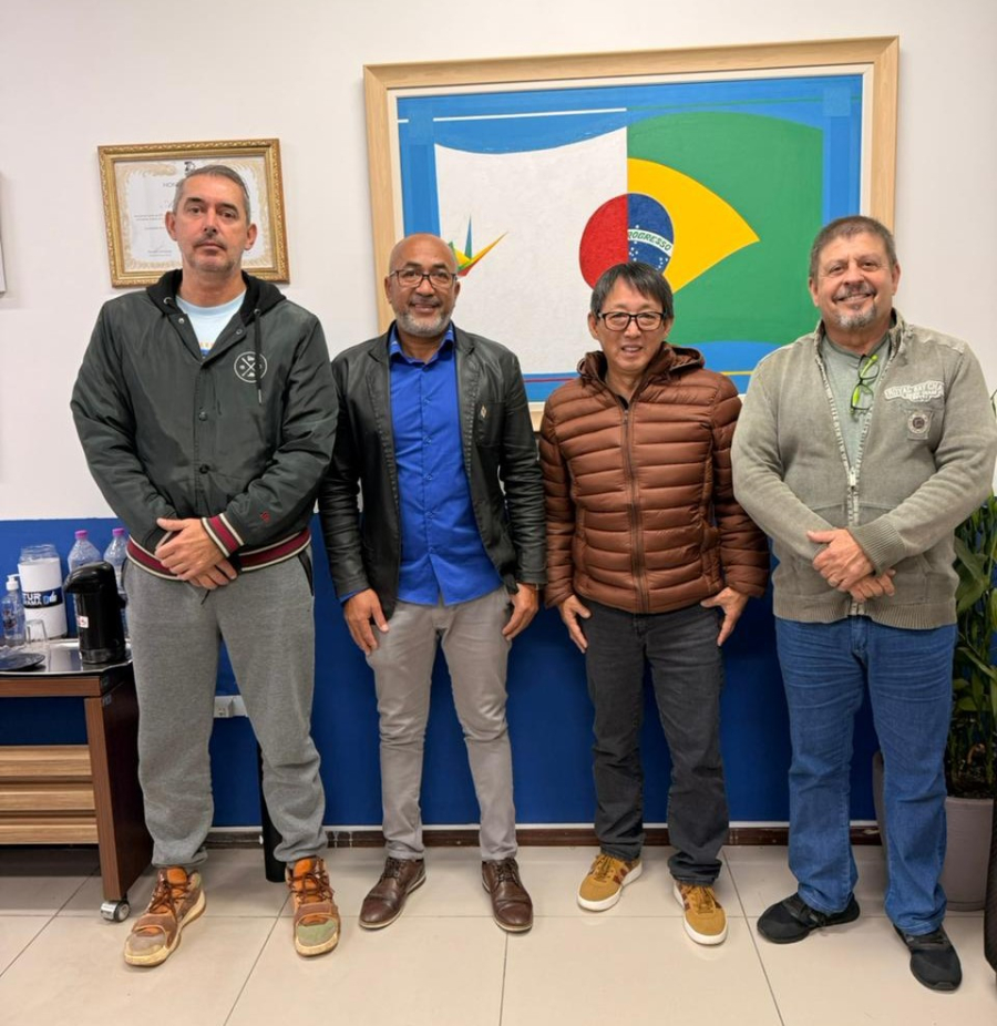 Vereadores Artur Takayama e Josias Mineiro recebem representantes do Cref e definem homenagem a educadores físicos para setembro