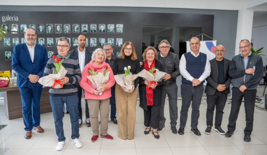 Prefeita Mara Bertaiolli e vice-prefeito Téo Cusatis homenageiam servidores públicos aposentados