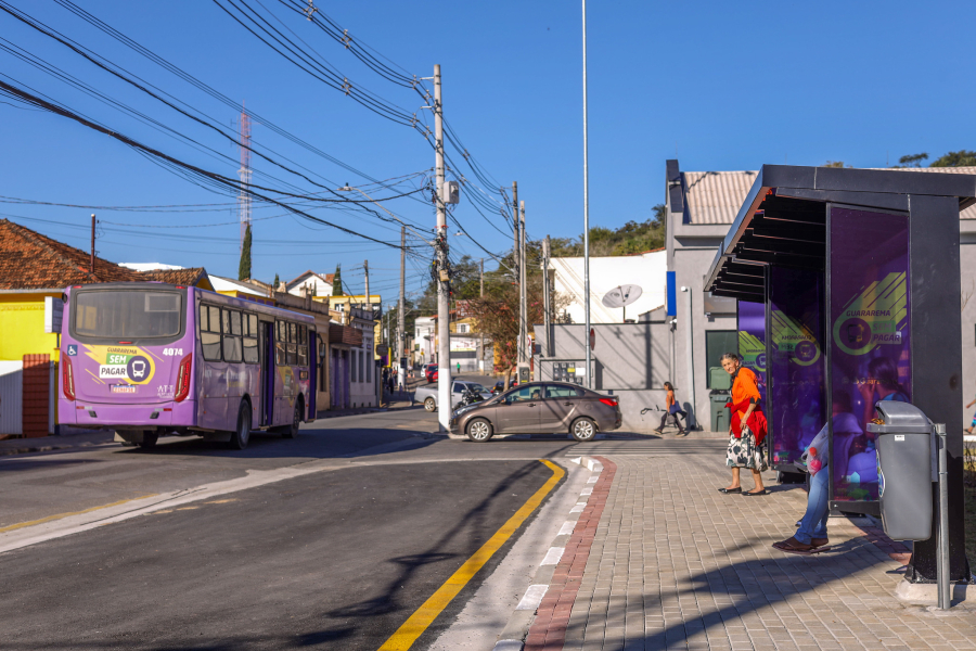 Prefeitura de Guararema entrega Pocket Parking com bicicletário e novo ponto de ônibus