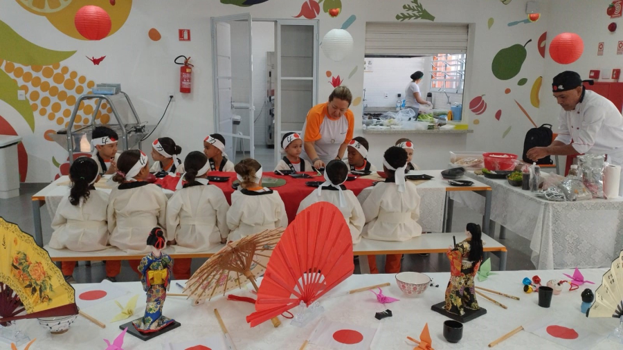 Prefeitura de Guararema promove atividade de culinária japonesa com alunos da Educação Infantil