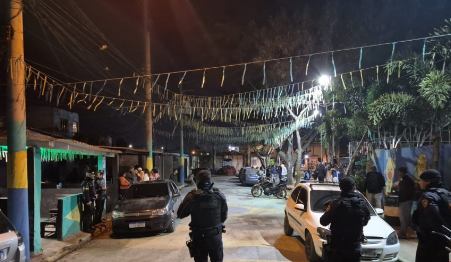 Fiscalização paralisa atividades de dois estabelecimentos irregulares de ferro velho