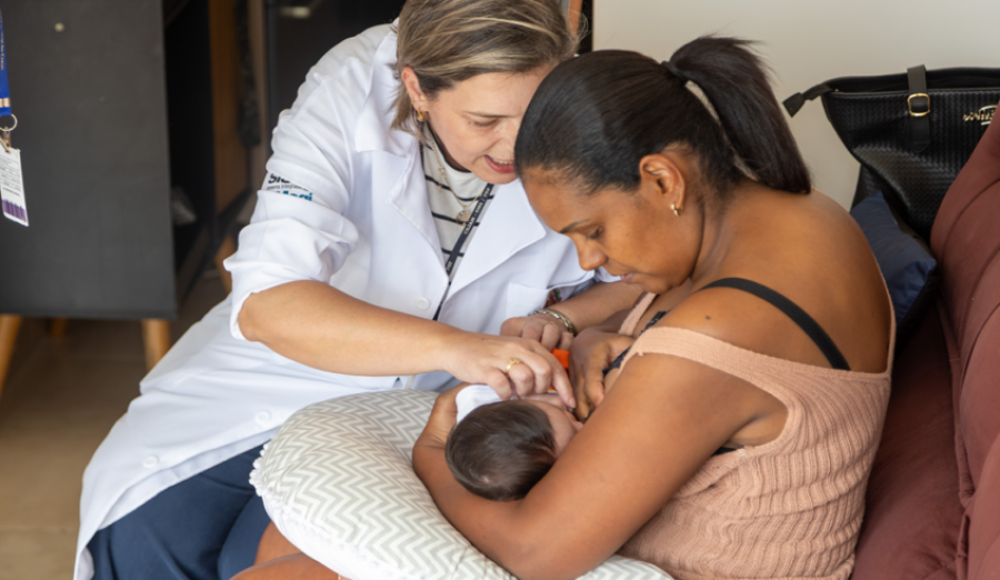 Agosto Dourado terá Hora do Mamaço, campanha Sono Seguro e incentivo à leitura na primeira infância