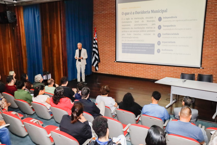 Reunião fortalece integração entre secretarias e aprimora atendimento da Ouvidoria em Suzano 