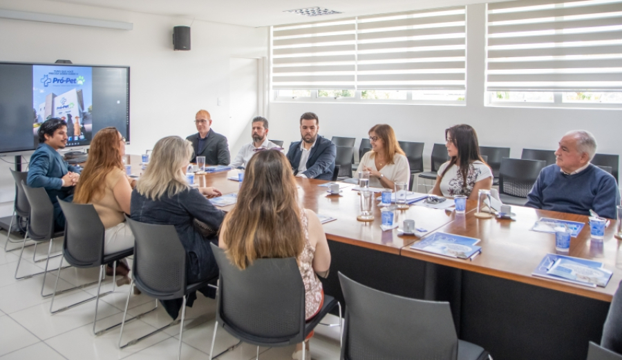 Mara Bertaiolli detalha funcionamento do Hospital Veterinário Municipal Pró-Pet 24 horas à OAB mogiana