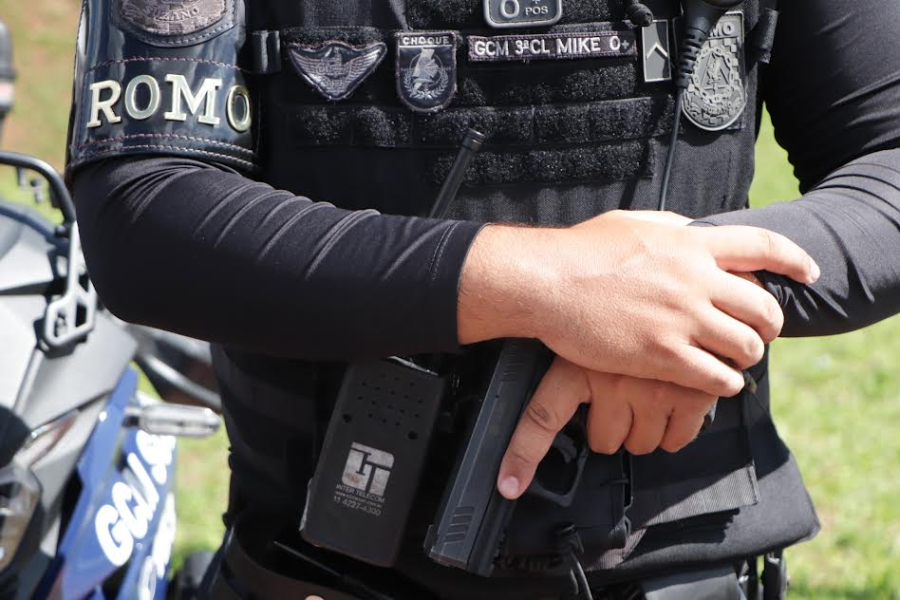 GCM de Suzano prende suspeito de tráfico e localiza 527 porções de drogas