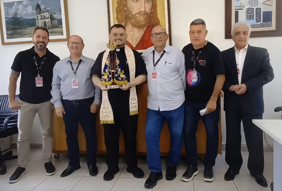 Imagem peregrina de Nossa Senhora Aparecida visita Santa Casa de Mogi
