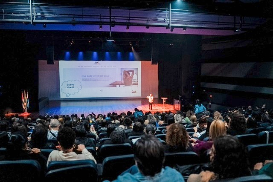 Semana da Educação reúne profissionais da rede municipal em encontro formativo no Adamastor