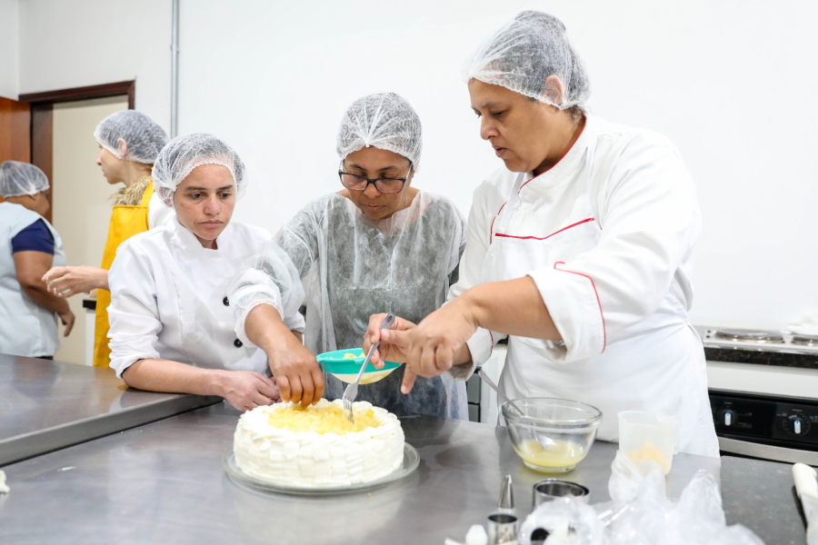 Ferraz de Vasconcelos oferece quatro cursos profissionalizantes gratuitos pelo Trampolim