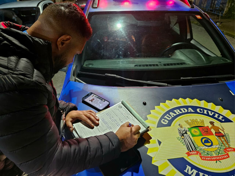 GCM de Itaquá apreende drogas, recolhe sete motos e recupera veículo roubado